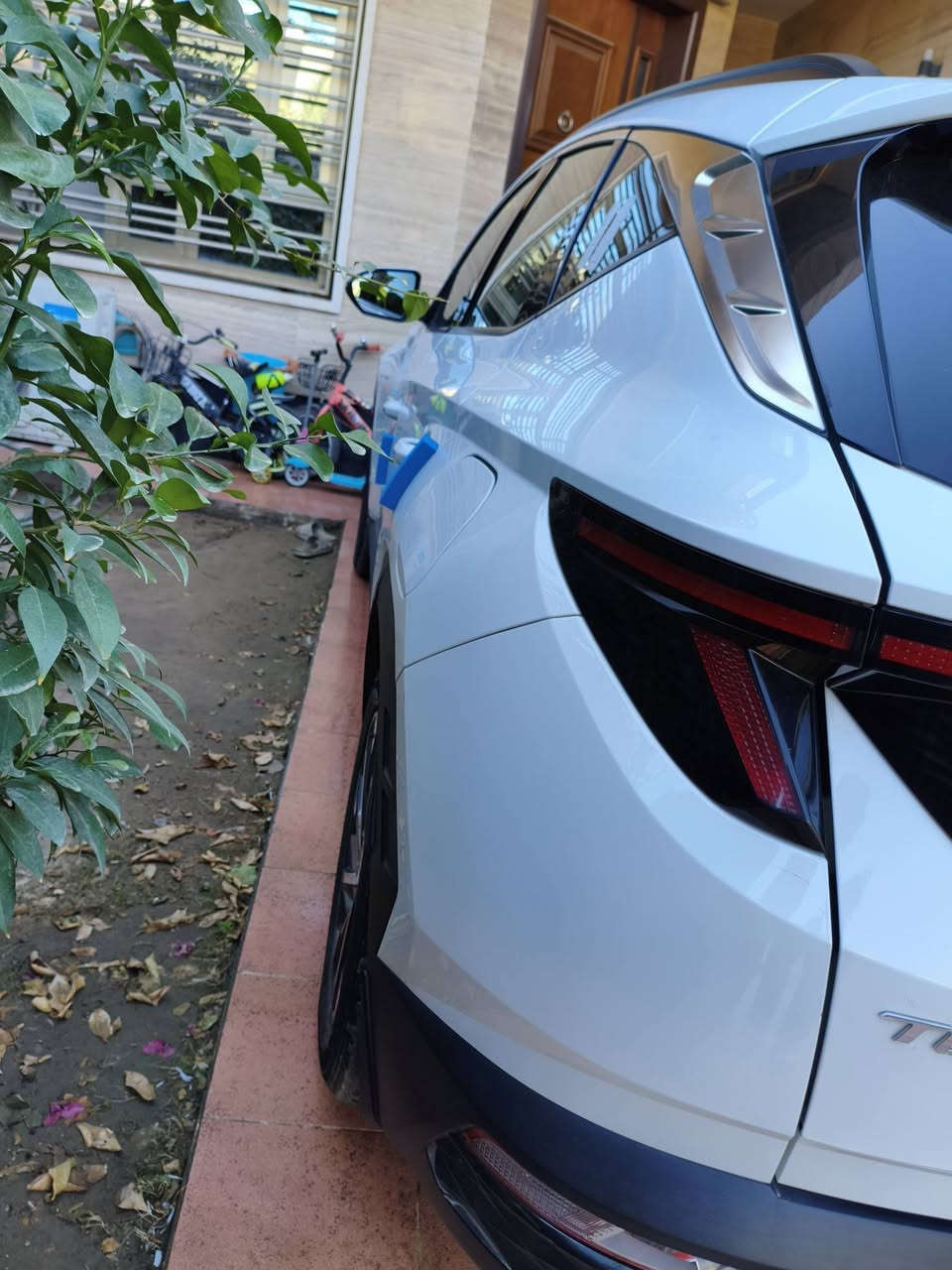 توكسان خليجي الاولى 2022
ماشية 71 الف 
بيها قطعة ونص صبغ سطحي
السيارة بحالة جيدة 
سعرها 20 الف $ ومجال بسيط
للتواصل : ***********
***********
.
