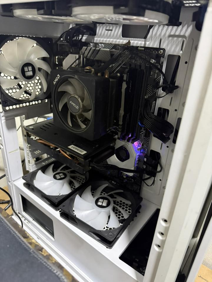 السلام عليكم
معالج r9 3900x
كرت شاشه rx 580 8gb
مذربورد asus prime x570
رامات هايبر اكس فيوري 16g
ssd 256وهارد1تيرة
بورسبلاي700واط من شركة ثرمل رايت 
كيس خمس مراوح 
شاشة acer60هرتز
كيبورد ميكانيك وايرلس
ماوس كيمنك وماوس باد المستطيله الضخمه rgb
يعني تجميعه متكاملة وقابله للتطوير من كل النواحي
شباب عليكم الله لايدخل بس الجاد بالشراء
والي مايشتري نشالله الله يرزقه بالأحسن منه بألف مرة
السعر ٦٠٠الف وبيهة مجال بسيط
للتواصل***********
