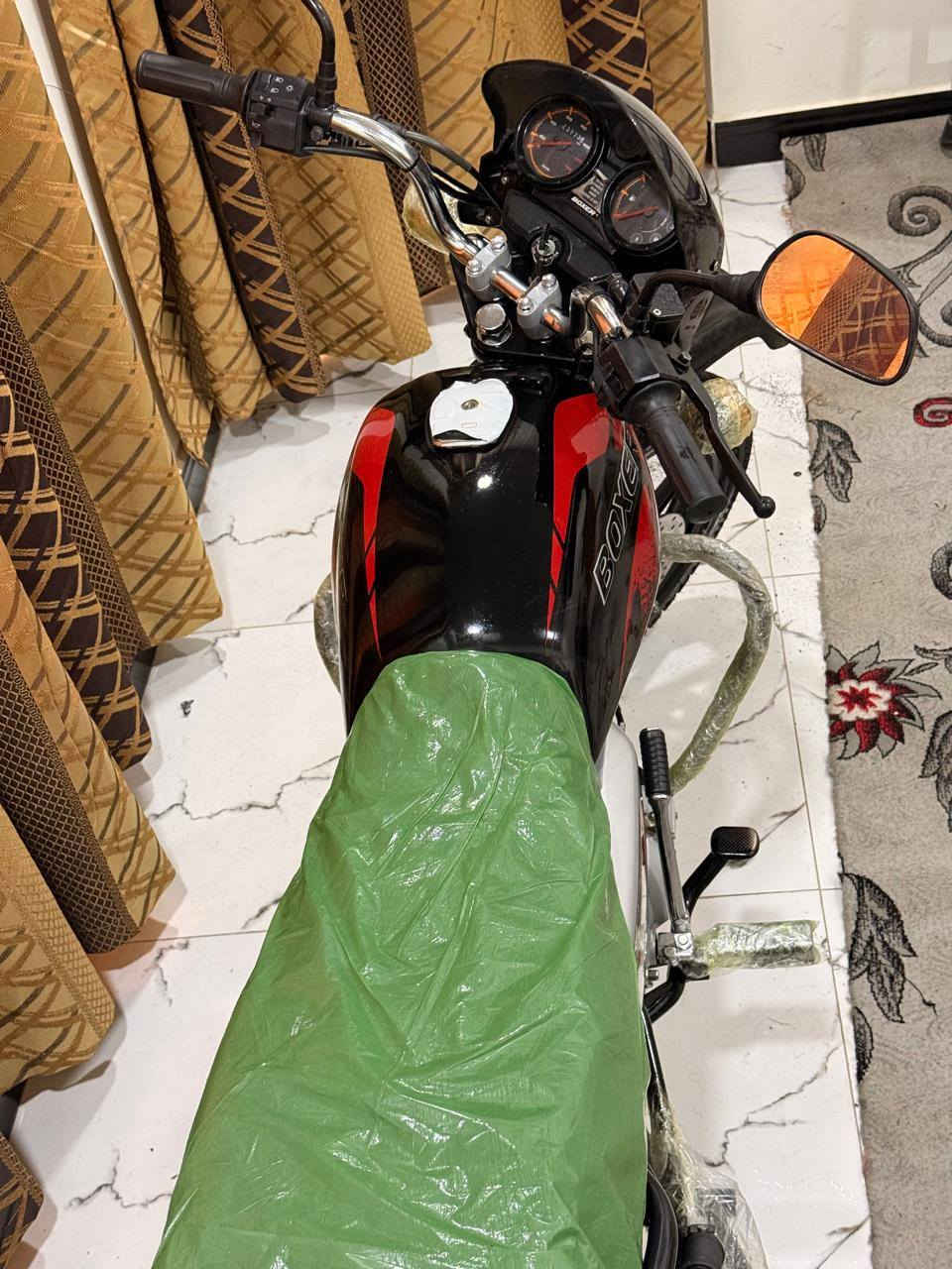 السلام عليكم
للبيع دراجة نوع هندي🇮🇳// ١٥٠/cc
نوع استخدام الدرجة شخصي (خاص) 
بوكسر رياضي مديل  ٢٠٢٤ مسجلة على ٢٠٢٣ نهاية سنة 
شركة الشراء من الوكيل الرسمي
شركة باجاج في العراق (غبور القلم) 
تاريخ الشراء ٢٠٢٥ 
لون : اسود 
عداد الرحلة :٢٣.٧٧ الف
الرسميات: دراجة اصولية 
سنوية و رقم بصرة و المالك بصرة 
الكفالة : دراجة كفالة عامة من السرقة او تلاعب في قطع الغيار دراجة على وضعية الشركة كفالة
(والك حق الفحص وانه خادم) 
الصيانة : كفالة ما داخلة اي صيانة 
استخدام الزيوات : ليكو مولي 
 LIQUI MOLY /زيت المانيا
كل ١٢ يوم يتم تبديل الزيت المحرك
الكهرباء دراجة : كل شيء شغال 
موقع الدراجة بصرة _قضاء شط العرب
ارجو من الاخوة الكرام الشراي 
الاتصال على هاذا رقم  شغال فقط وتساب 
***********
