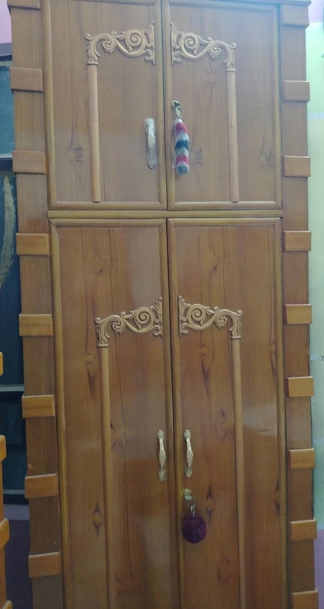 زاويه للبيع نظيفه مكان حي النصر رقم الهاتف***********
