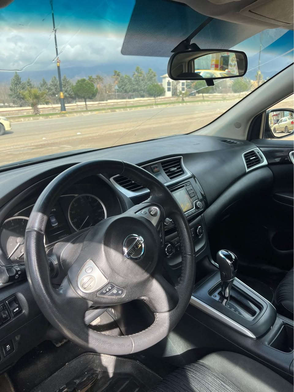 نيسان سينترا 2017 sv 
ره قم و سه نه وي نوئ 
ته نيا يئك پارجه بوياغه 
هه مو گياني به شه رته 
تحويل و وه كاله 
داخلي نيه 
150km رويشتوه 
شوين (ئاكرئ) ***********
سعر ، 106$ اكر, نينوى
