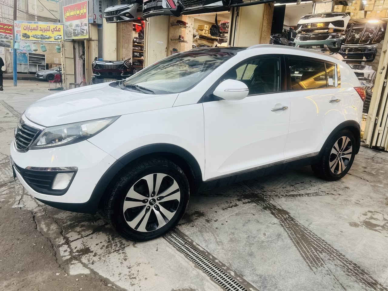 ﷽
للبيع كيا سبورتاج خليجي مكفوله 
موديل 2012
رقم بغداد 
بانوراما 
مري شفط 
حساس خلفي.
بيها طخه بالباب الأمامي الأيمن 
تحويل ثانى يوم 
السعر عل خاص او واتساب 
📞***********
