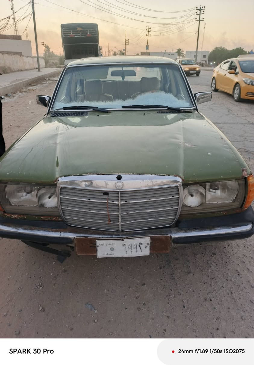 مرسيدس ابو جحيل رقم بغداد صدامي صاحبها موجود يريد مداور دواخل حلوه مكينه وكير ونجي ناعم جديده باتري جديد بيع أو مراوس ترهم سعرها 18ورقه  رقم الهاتف ***********
