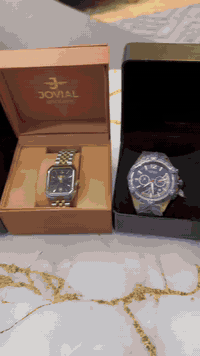 ١٥٠ قطعة ساعات تعزيلة محل كوالتي ممتاز ماركات منوعة  سعر القطعة ١٢ الف  البيع البضاعة بالكامل 
***********
