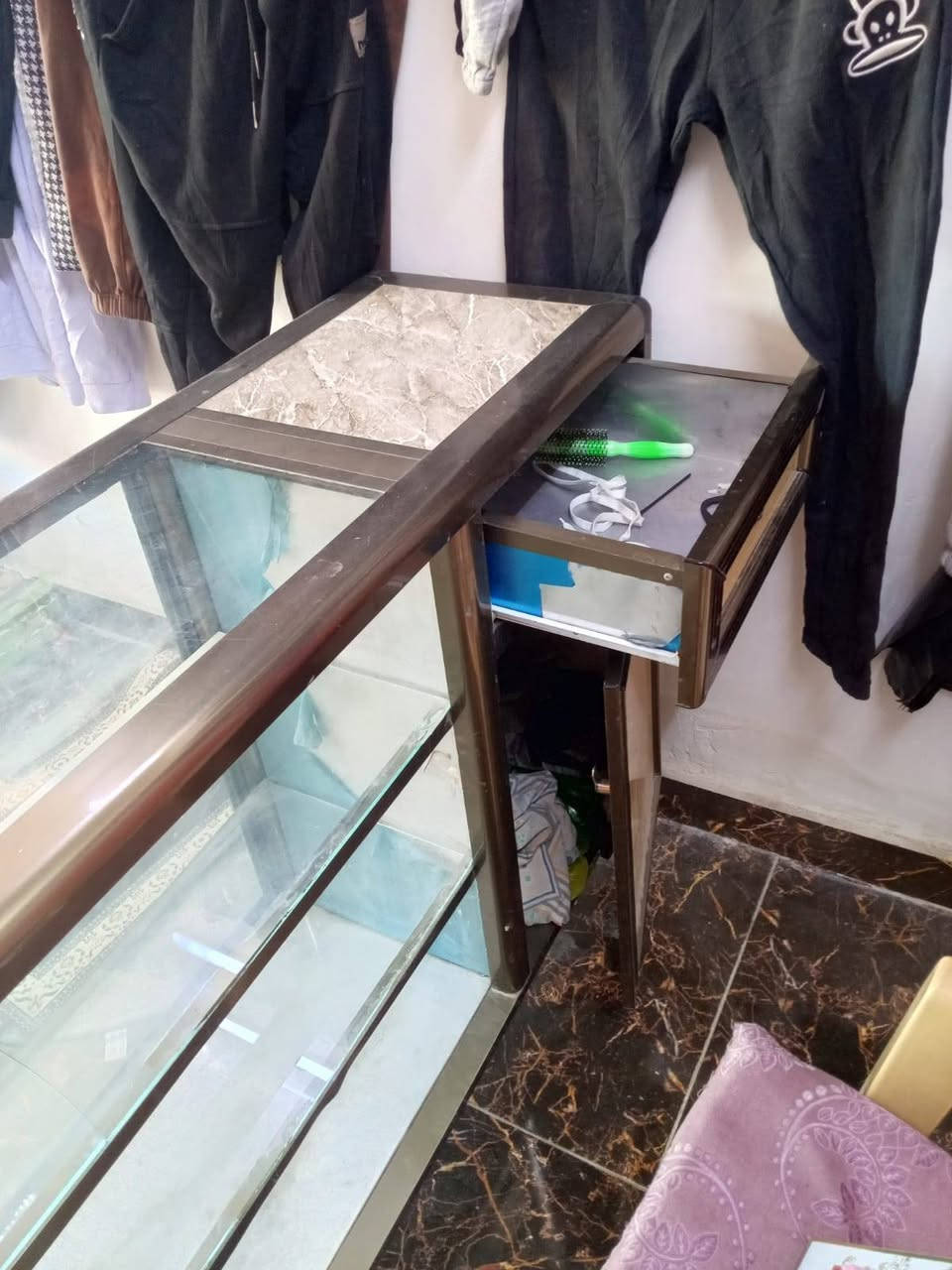 السلام عليكم باترينة عرض السعر 55 وبيهه مجال للأستفسار الاتصال علئ الرقم ***********
