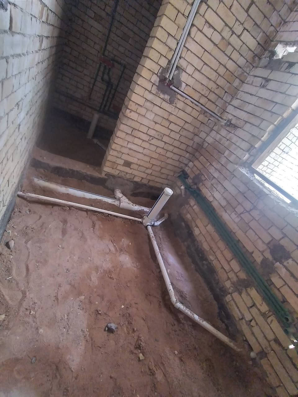 السلام عليكم نشتغل تاسيس ماء مجاري كهرباء *********** واتساب موجود مكاني نجف
