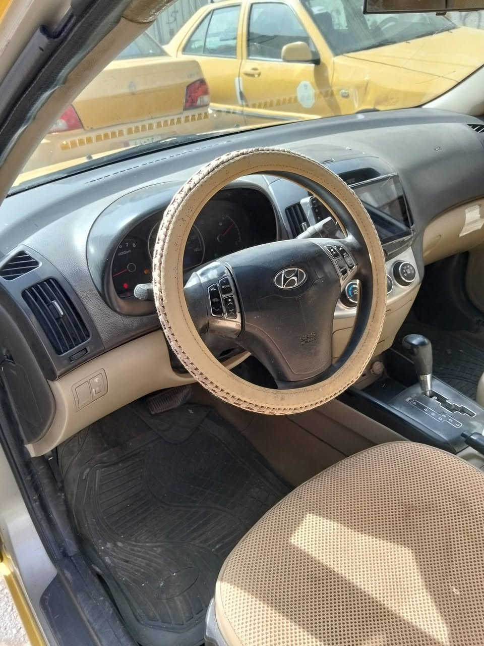 السلام عليكم اخواني
النترا 2010 وارد امريكي محرك 2000 السياره حادثها الباب الي بصف السايق  ( السياره بيها مكينه ) صدر جديد وزوج تايرات جدد وراديتر  وباقي السياره جديده المكان بغداد مدينه اللصدر
السعر  85 .
حسين الوائلي 
***********
