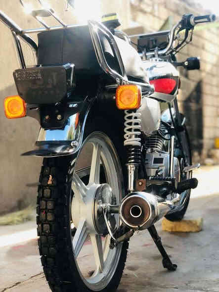 دراجه سيفان خمسه گير موديل 2020 اوراق اسكنر جديده وجاهزه من كلشي كهربائيات كله شغاله  سلف بصمه دراجه حلوه ومتعوب عليهاا السعر 650 وبيهاا مجال بسيط مكان الديوانيه قضاء الشاميه / رقم صاحب الدراجه اتصل عليه وستفسر منه *********** 
مكلف مكلف بلنشر .......
