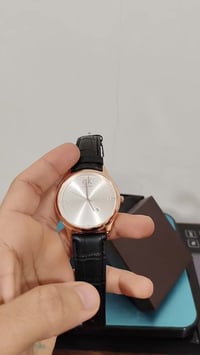 ساعة • جمال