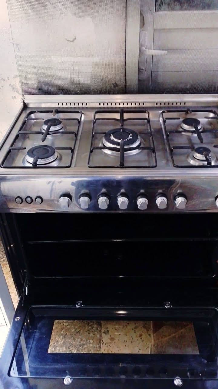 طباخ كريازي مصري شغال كله علفحص وكلش نظيف سعره 160 مكانه نجف حي الرحمه رقم الموبايل ***********
