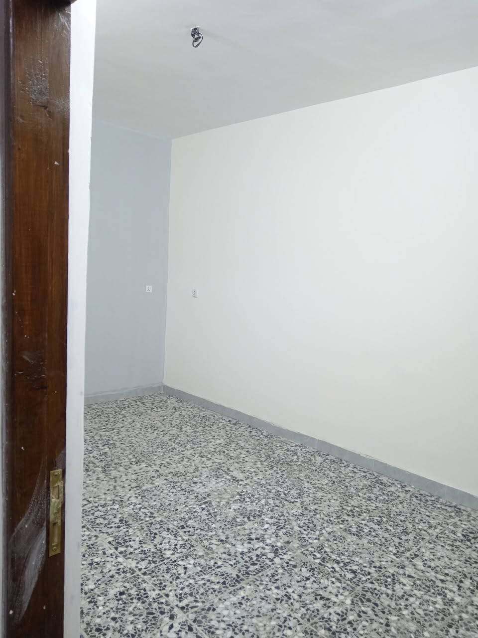 السلام عليكم بيت للبيع المساحه ٢٠٠متر زراعي منطقه سويب خمس دقايق عن الشرطه الخامسه خلف مضيف الشيخ ابو الياس العامري المنطقة مخدومه مي وكهرباء ومولد التفاصيل داخل التصوير ***********
