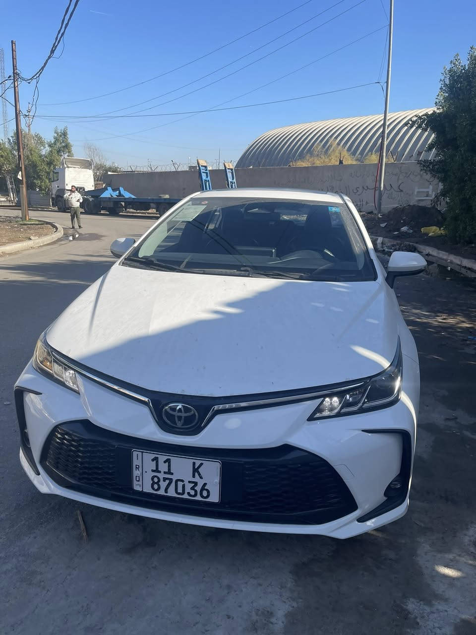 تويوتا كورولا هايبرد 2025
‏Toyota Corolla HEV 2025 
مرقم بغداد الدولي 
فول مواصفات كشن كهرباء
حجم المحرك 4cylinder 1.8L هجين
عزم الدوران 142 نيوتن / متر
مرتبط بناقل حركة أوتوماتيك 
مفتاح التشغيل بصمة 
 فتحة سقف
دفع ثنائي FWD
رادار
تحديد المسار
لايت زينون
كشافات
بك لايت LED 
دخول بصمة ذكي
حجم الاطار 205/55R16
ويل كب 16
حساسات ضغط الاطارات 
اشارة في المرايا الجانبية 
المرايا قابلة للطي 
عدد AIR BAG 8
هاند بريك كهرباء 
ا ABS 
دشبول شاشة ديجيتال
 شاشة
كاميرا 
مقود جلد حياكة 
مثبت السرعة Cruise 
تحكم مقود
ا Bluetooth   
‏.CarPlay
مخرج منفذ الطاقة 
فحص نظام السيارة 
5 راكب
المقاعد اسود
مثبت مقعد الأطفال ISOFIX 
تبريد شاشة 
قطعتين تبريد  
أوتو هولد Auto Hold  
نظام مانع الانزلاق 
حاملات الأكواب
العنوان بغداد البلديات 
السعر ١٦٨
***********
