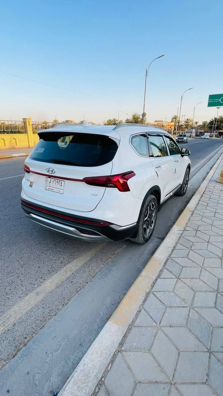 سنتافي 2024 ( خـليـجـي ) مكفوله كفاله عامة من كلشي 
ماشية  22 الف كيلو متر حقيقي
 فول مواصفات عدا البنرام
 مواصفاتها  :
 خليجي 
 الموديل 2024
 سعة المحرك 6V  3.5L
 مرتبط بناقل حركة أوتو 8 نمر
 كير بيانو
 عدد AIR BAG 2
 حساسات أمامية 
 حساسات خلفية
 لايت زينون + LED
 كشافات 
 ويل كب 20 
 قبضات أبواب من الألمنيوم
 مفتاح التشغيل بصمة
 تشغيل عن بعد 
 فتح الصندوق كهرباء
 شاشة Apple Car play
 كاميرا دوارة
 حركة المقاعد الأمامية كهرباء
 تتسع المقصورة ل 7 ركاب
 مثبت السرعة Cruise
 المودات والأوامر الصوتية
 أوضاع القيادة  Drive Mode
 فحص أنظمة السيارة 
 حساسات ضغط اطارات 
 شفتات مقود
 تبريد شاشة
 3 قطع تبريد
 هاند بريك بصمة 
 ا ABS 
ا Auto Hold    أوتو هولد
 نظام مانع الانزلاق
 نظام نزول منحدرات
 إشارة بالمري
 رادارات جانبية
 شحن وايرلس
رقم صاحب السيارة ومكانها بسامره
***********.

السعررر 305 ورقه بيها مجال شي  بسيط
-----
