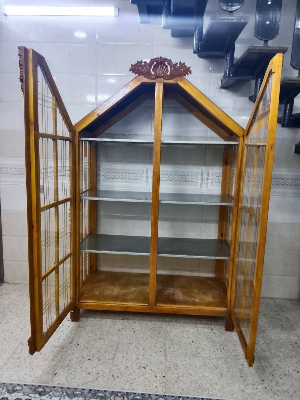 سلام عليكم البيع عنوان بغداد شهداء العبيدي رتفاع 230عرض150 سعر مناسب ***********واساب
