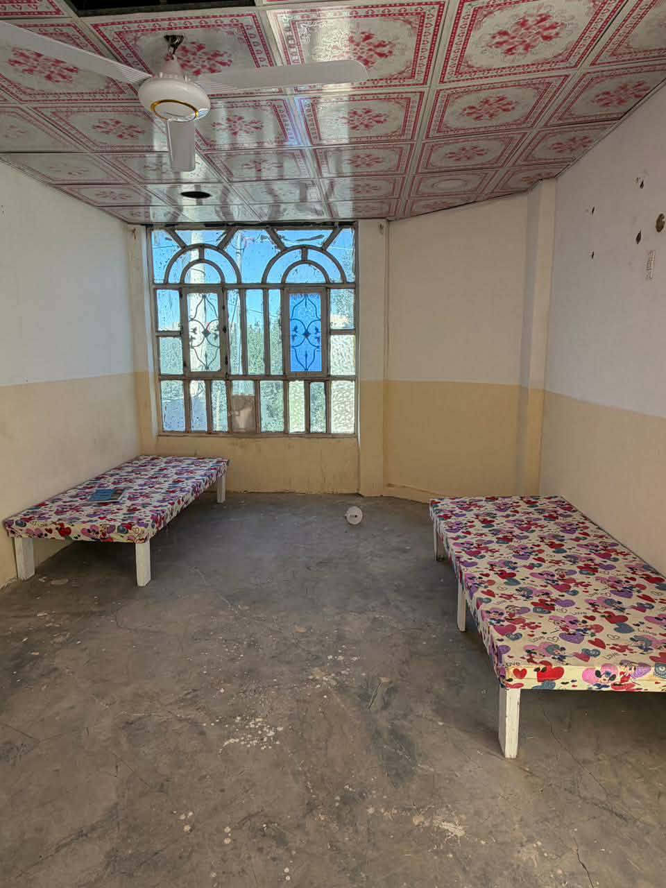 دار 🏠 للإيجار 100 متر
طابق ونص 
 قرب جامعة الكفيل، يبعد فقط 3 دقائق مشي عن الجامعة. يصلح سكن طلاب او عائله 

3 غرف صحيات 2
البيت مؤثث بالكامل ويحتوي على:
 • طباخ
 • غسالة
 • كاونتر
 • مجمّدة
 • أسره
 • براد
• مغسله 
• ثلاجة
السعر 300 الف


**إذا كنت صاحب هذا الإعلان وتريد حذفه لأي سبب، رجاءا أرسل رسالة إلى الدعم الفني**