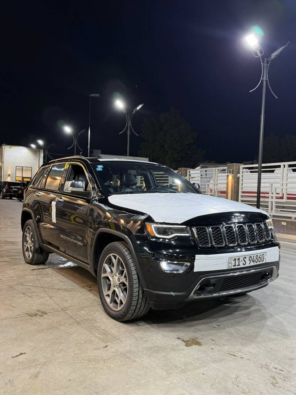 السلام عليكم      247 وبيه مجال
من رخصه الادمن 
جيب 2022 فول واحد على واحد  الويل كب عنكبوت 
أمريكي 🇺🇸 حادثه البنيد وربع الجاملغ رقم الشاصي مرفق بلمنشور السياره مواصفاته فول حتى بانوراما السياره كير والمحرك كفاله حتى من الفتح جديده كولش انضف جيب بموديله السياره ولسياره كير والمحرك والصدر والتبريد 
بيه ضرر مقدمه الشاصي الامامي الايسر شي بسيط 
وكفاله من اللحيم والصبغ يعني بس رصعه بسيطه ولسياره باسمي شخصياً تحويل ثاني يوم رقمه بغداد الجديد وهزه والبراد جديدات والسياره كامله مكمله ولسياره ابيعلك على السونار قطعتين فقط ولسياره مكانه بغداد الامين الثانيه 
والسعر ب247 وبيه مجال بسيط 
*********** مؤمل حسين
