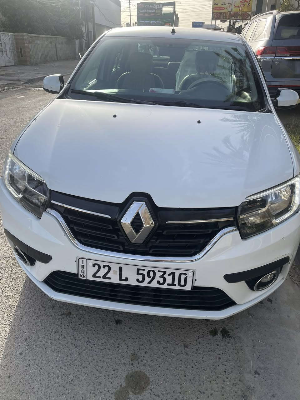السلام عليكم
رينو سمبل موديل2020
ماشية 54,900 كيلو
السيارة مكفولة عدا ضربتين موضحة بالصور
سيارة عليها سيرفس كامل بلكات مجاول فيت بم فلتر باتري كله جديد اصلي 
السعر 90 ورقه وبيها مجال 
الاضافات شاشه وكامرا ودوشمه وارضيات
للتواصل/***********
