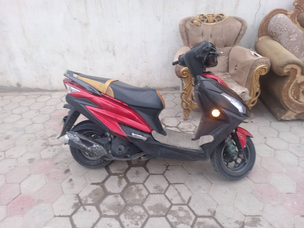 السلام عليكم موتور نظيف موديل 20 رمادي شارع 20 سعر 550  ***********
