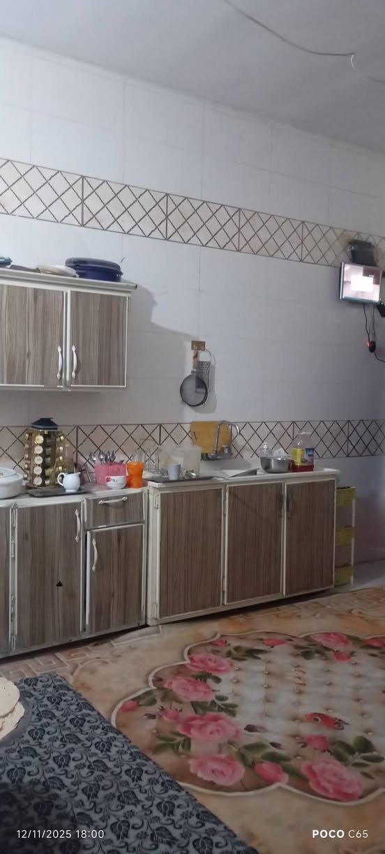 بيت بالهاشميه. البو سعبر 
مساحه 230 طابو زراعي بالسند باسمي 2غرف 5*4 نوم مطبخ5*4. صاله 7*4  استقبال خارجي 9*4 حديقه كبيره 10*10 وصحيات خارجيه مي كهرباء تبليط بالباب مولد ذهبي جيران ذهب منطقه هدوء البيت ركن مدارس قريبه متوسطه ابتدائيه اعداديه وخطوط مدارس للباب.........
 السعر 55 وبيه مجال للشراي
***********
