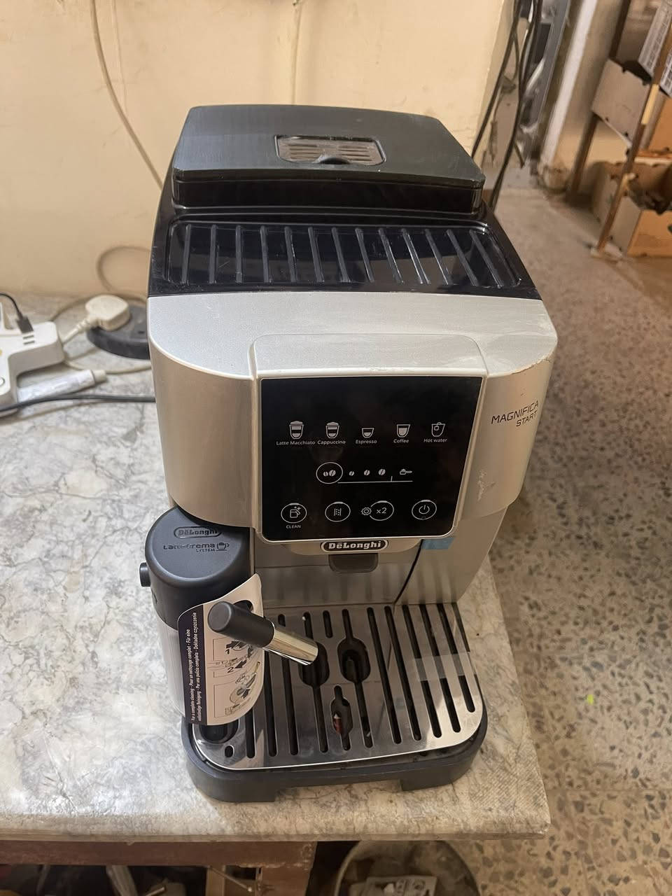 تتوفر ماكنة قهوة ديلونجي ستارت نظافة 98‎%.ضمان اسبوع بعد البيع ***********
