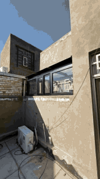 ✨ من الظلام إلى النور.. قصة إبداع في حي النداء! 🏠💡

تخيل لو كان بإمكانك إدخال ضوء الشمس لبيتك، وتستمتع بمنظر السماء في كل وقت، وبنفس الوقت تكون معزول تماماً عن ضجيج الشارع وحرارة الجو.. هذا بالضبط اللي سويناه لأحد زبائننا في حي النداء.

أصحاب البيت كانوا يبحثون عن لمسة فنية تعطي “شرحة” للمكان وتضيف فخامة للمنزل، لكن كان عندهم تخوف من موضوع الحرارة والرطوبة.. وهنا يجي دور كادر أولاد طاهر للألمنيوم.

✅ شنو اللي نفذناه؟
صممنا ونصبنا “سكاي لايت” بمواصفات هندسية دقيقة جداً:

* استعملنا مقطع ألمنيوم متين (5×10 سم) ليتحمل الأوزان والعوامل الجوية.
* الزجاج مو أي زجاج! دبل (6 ملم) مقسى مع سبينسر (12 ملم)؛ يعني انسى شي اسمه حرارة تدخل للبيت أو صوت خارجي يزعجك، وبمنع تام للرطوبة.

والأهم من هذا كله؟ انطيناهم ضمان حقيقي لمدة 10 سنوات، لأننا واثقين من جودة شغلنا وإتقان كادرنا.

النتيجة كانت قطعة فنية حولت زاوية البيت إلى مكان يبعث على الراحة والهدوء. ❤️

—

🌟 بيت العمر يستحق الأفضل.. تفضلوا بزيارتنا لتصميم أحلامكم:

📍 المعرض: النجف - شارع سلام-غري - مجاور ستائر البغدادي - مجاور صيدلية الروح.
📍 المعمل: النجف - حي الحرفيين - البلوك الثاني.

📞 للتواصل المباشر:
*********** | ***********

#معمل_أولاد_طاهر #النجف #قصص_نجاح #سكاي_لايت #حي_النداء ألمنيوم ديكورات_حديثة
