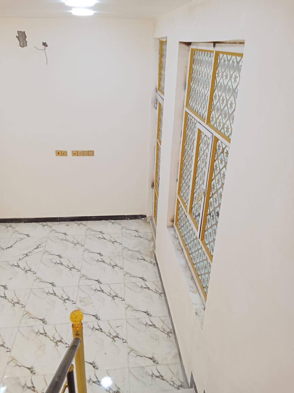 دار سكن جديد للبيع ١٠٠م ١٠×١٠ طابقين بيع سريع المنطقه كامله الخدمات بالفداء شارع المدارس مقاطعه ٢٢ السعر ١٣٥ للاتصال ***********
