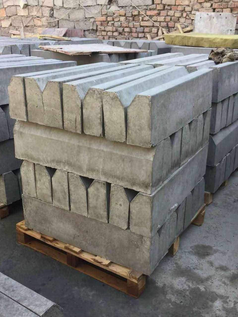 #متوفر جميع انواع الكربستون وساقيه و #المقرنص وجميع انواع الاينات حدائق بأنسب الاسعار متوفر خدمه #توصيل جميع المحافضات #الاتصال ***********
