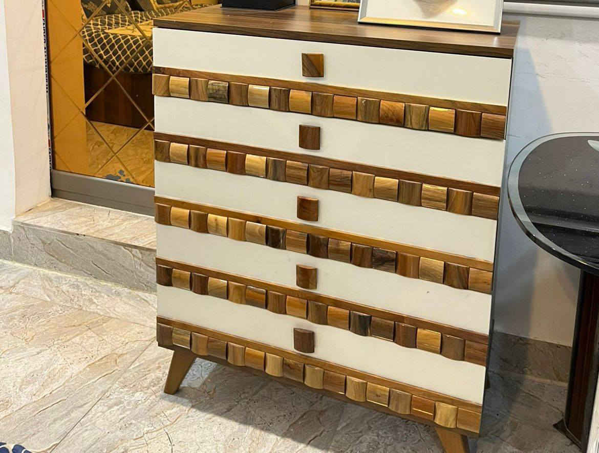 للبيع 🛏️🚪
غرفة تركية نظيفه✨ جدا 8 قطع ثكيلة نوعيه ممتازه 

بدون اي عيب أو كسر 
شغل ممتاز 👌
🎨اللون : صاجي +بيجي 
نسبه النظافة: 90%
💰السعر :750  الف 

للاستفسار الاتصال على الرقم 
***********
