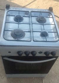 طباخ مستعمل. نضيف شغال 4 عيون السعر 50 واتساب  07812418025