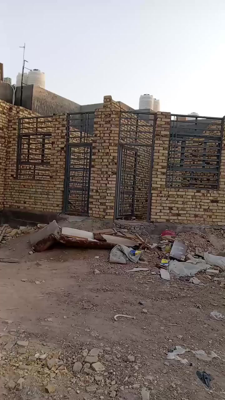 سلام عليكم قطعه البيع مكاني بابل شارع ثمانين وره بانزيخانه مال الضوه الهيكل ميت متر وتفاصيل رقم تلفوني  ***********
