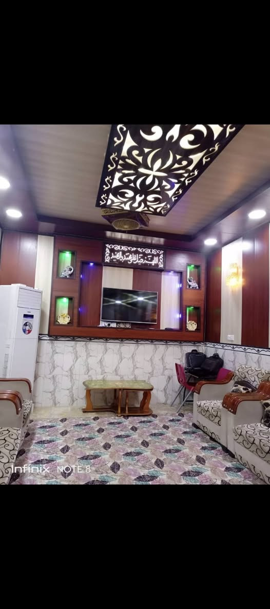 دار للبيع
مساحة البيت 150 متر 
طابقين 
الطابق الاول صحيات عدد 2 داخلي و خارجي 
استقبال مطبخ صالة غرفة 
الطابق الثاني صحيات عدد 1 ثلاث غرف سطح مع مخزن 
العنوان: حي الوحده قرب مديرية بلدية ميسان 
للاستفسار : ***********
