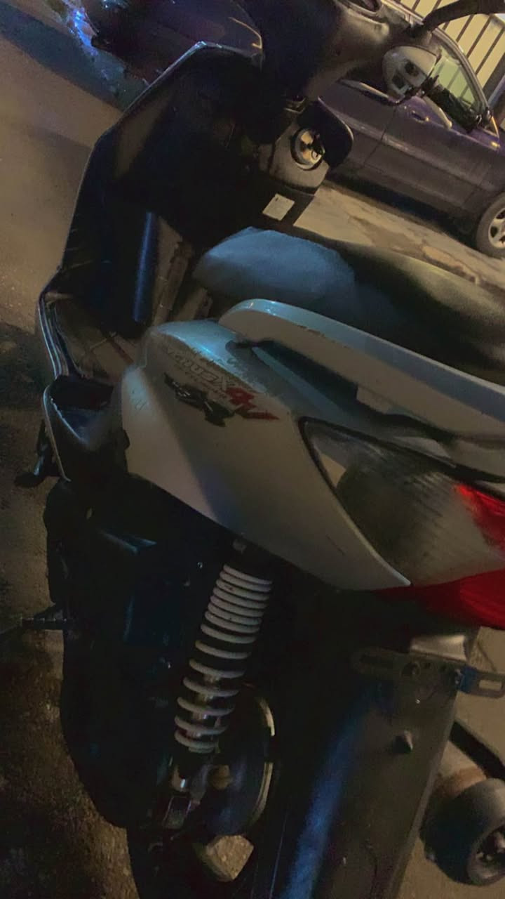 السلام عليكم :

سكنس ياماها سرعة 110 ياباني 
دراجة وكالة علا وضع البلاد برغي
ممفتوح منها اي نقص مابيها 
اوراق كاملة اصولية بشهر سادس نزلتها حاوية
شرط تجيب وياك فيتر وتجي تفحص

السعر 650 الف 
مكاني شارع فلسطين
هذا رقمي *********** بغداد, العراق
