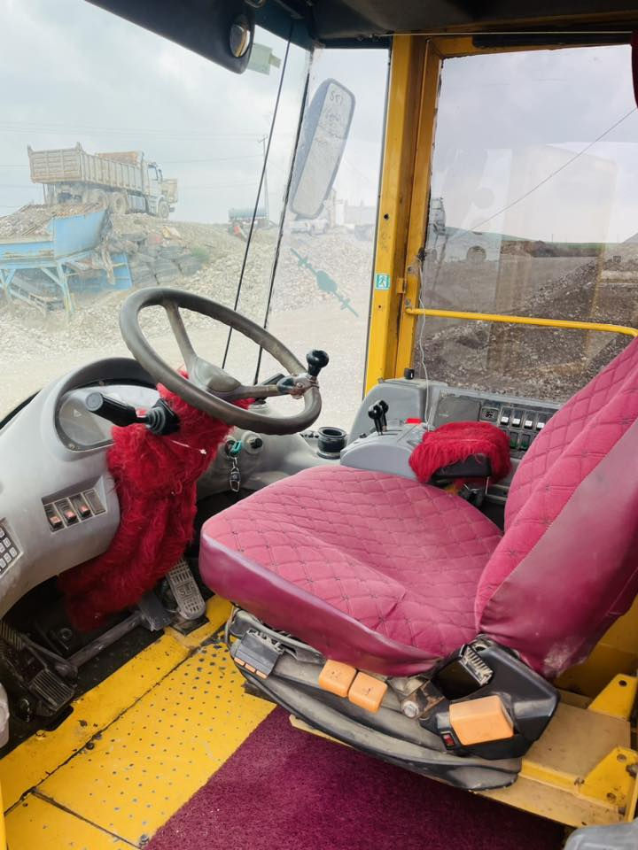 السلام عليكم شفل فالفو م2003 سليمانيه جاهز للشغل كير ومحرك بم ونوزل للاستفسار ***********..***********
