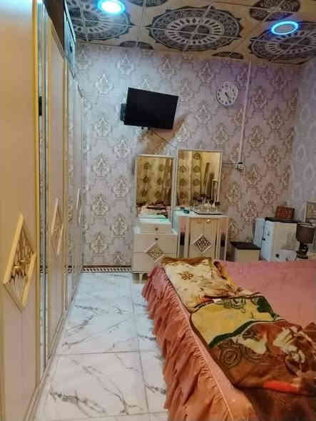 السلام عليكم يتوفر بيت مساحه 125متر طابقين يتكون من 4غرف منام وصاله وستقبال ومطبخ مع صحيات داخليه وخارجيه نوع العقار وقف سني مسجل دفع اجار سنوي 250الف كل الخدمات متوفره  العنوان ابو الخصيب حمدان البز قرب مدرسه عثمان وقريب شارع حمدان مسافه 150مترسعر 65وبي مجال ***********
