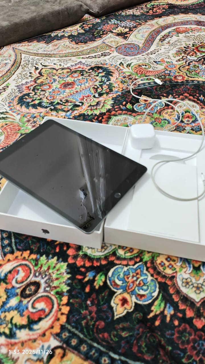 🔥 للبيع iPad الجيل التاسع – مواصفات قوية وسعر مغري 🔥
📱 iPad 9 (الجيل التاسع)
💾 ذاكرة 256GB – تخزين عالي يشيل ألعاب وبرامج بدون هم
🎮 أداء قوي بالألعاب:
ببجي يشتغل 60 فريم
سلاسة عالية بدون تقطيع
🔋 نسبة البطارية 87% – استخدام ممتاز
🛠️ الشاشة مبدّلة أصلية (تبديلها البارحة) بكلفة 120 ألف
📦 غراضه كاملة:
الكارتونة
الشاحن الأصلي
ويا كفر ظهر
✨ ملاحظة:
بيه مشخط خفيف بالظهر مو واضح وما يأثر على الاستخدام
📍 المكان: كربلاء
🤝 البيع وجه لوجه
💰 السعر: 250 ألف (سعر مناسب جداً مقارنة بالمواصفات)
📩 للجادين فقط، السعر مناسب وما يحتاج
رقم موبايل:  ***********
تلكرام واتساب ☝️
