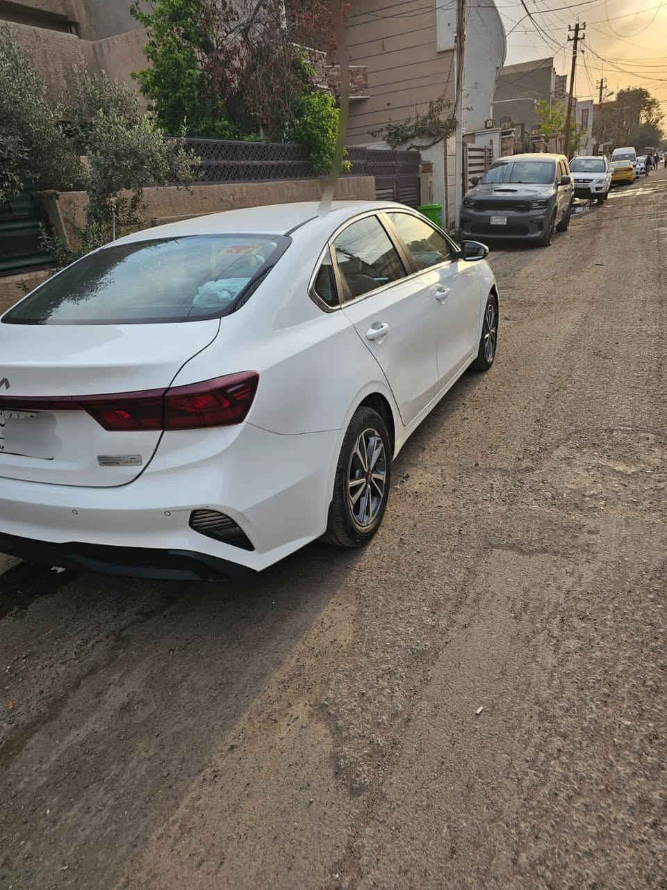 السلام عليكم سيراتو موديل ٢٠٢٤  دوليه رقم بغداد ماشيه ٧٣ قابل للزياده شمكفوله من الصبغ والبارد عدا رصعه بالجاملغ الامامي والخلفي 
فتحه وكشافات إماميه  محرك ٢٠٠٠ وشاشه وكامره وحساس خلفي  والارضيه مغلفه جلد مكاني بغداد /شارع ابو طياره 
رقم الهاتف ***********
السعر ١٨٣
