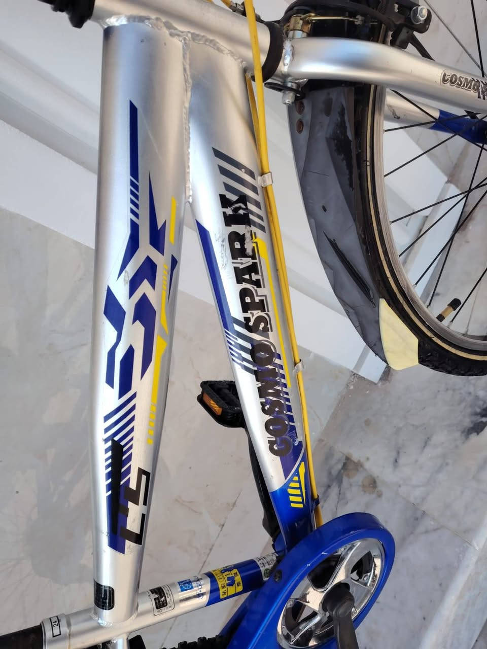 السلام عليكم ورحمة الله وبركاته
بيسكل موديل كيمو حجم 24
باله ياباني النضافه فول وضع حاويه
ماركه ( GoSMa SPARI) 
يده كير ٦ نمر شيمانو اصلي
السعر ( 100 الف)
لون ميمز برتقالي مختم
كشن اصلي ماركه تايرات بلادي
قفل خلفي اصلي شغال
عنوان المحل بغداد شارع الفلاح
هاتف ***********
الاستفسار واتساب
