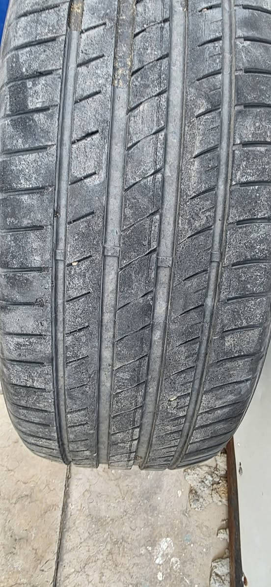 للبيع تخم ويلات MKW كروم قياس 18 ويا تايرات
القياس: 225/45ZR18
الحالة: نظيفات وبدون لحامات أو تشققات
الشكل سبورت ولمعة قوية
***********
