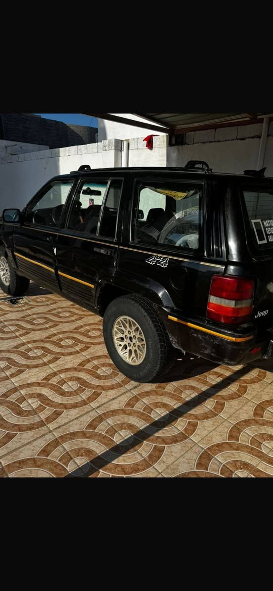 السلام عليكم
جيب شيروكي موديل ١٩٩٣    رقم ديالى الانكليزي بدون حادث مصبوغه جماليه كير وَمكينه محور في في تي كهرباىيات شغاله كلهة شرط التحويل كله اصولي عنواني بغداد اللامين السعر 41ورقه وبيهة بسيط
***********
