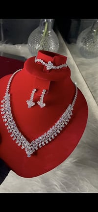 عقد كرستال فضة • علب أصلية • كمية محدودة