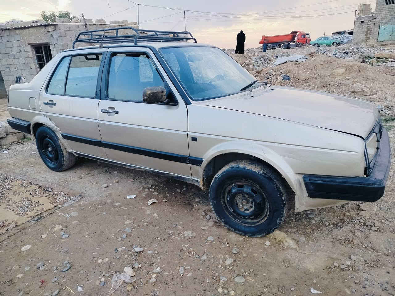 سياره جيتا الموديل 89 الرقم الماني سنويه خضره كاربون بيها محركها بي بدايت سرف ***********.                                    ***********
