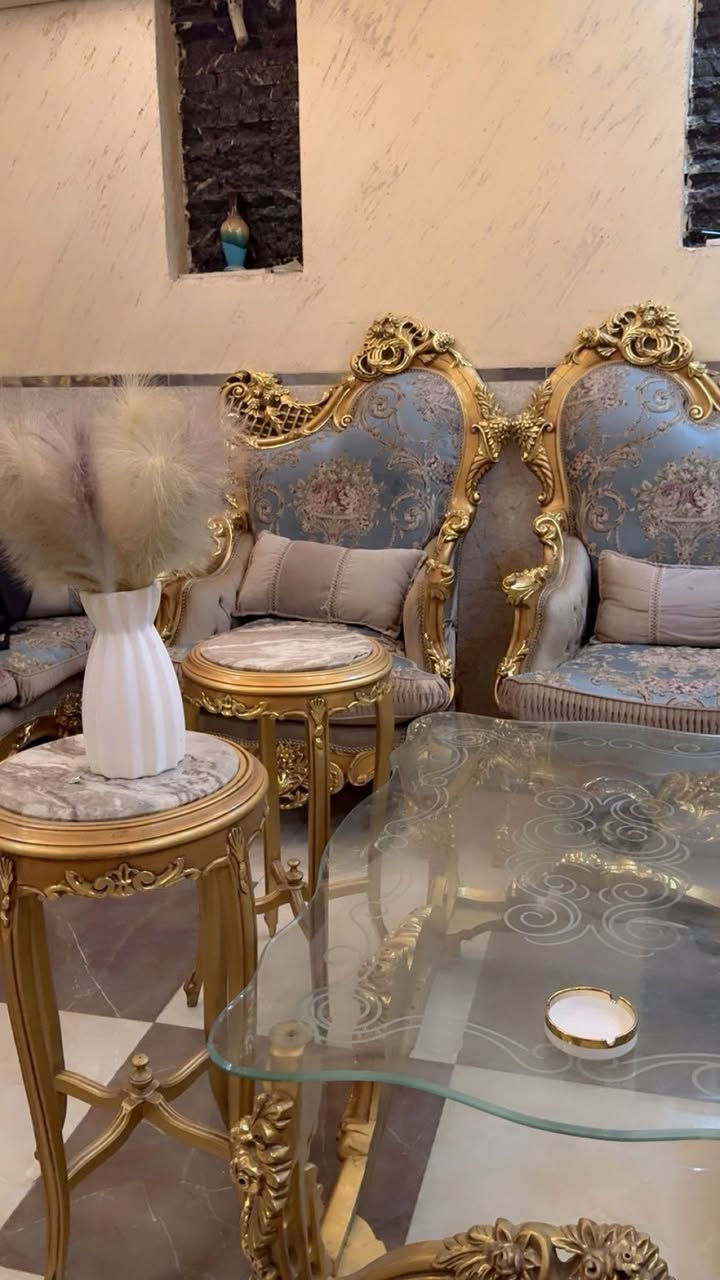 تخم خشب زان مصري ٤ كراسي وقنفتين ثلاثية يعني عشر مقاعد وطبلتين مع طبلة وسطية تخم ثكيل وبي تفاصيل ونظيف جداً للبيع مكاني بغداد تواصل خاص


**إذا كنت صاحب هذا الإعلان وتريد حذفه لأي سبب، رجاءا أرسل رسالة إلى الدعم الفني**