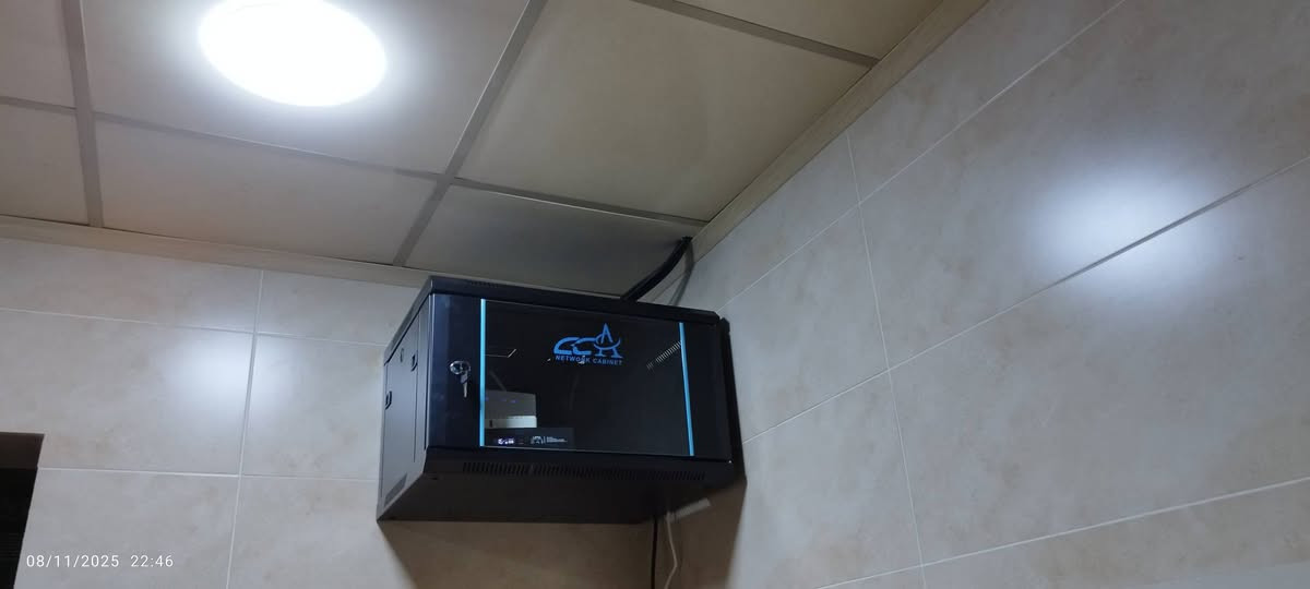 السلام عليكم هذا جزء من أعمالنا في تنصيب الكامرات 
تنصيب صيانة تنصيب صحن الستلايت  تثبيت شاشات أعمالنا في جلولاء سعدية خانقين
أي استفسار مراسلة الصفحة أو الاتصال 
***********
