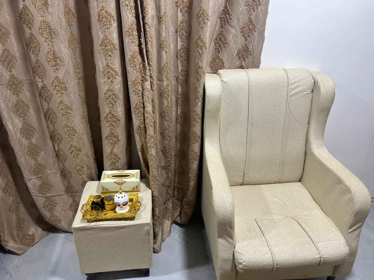 السلام عليكم تخم ١٠ مقاعد جديد مستعجلين على بيعته المكان بغداد العامريه السعر ٤٠٠ وبي مجال ***********
