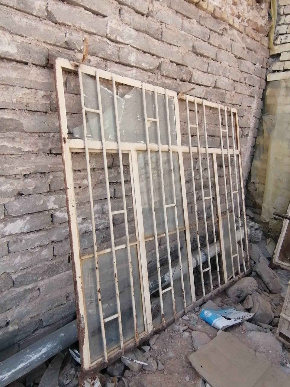 شبابيك عدد ٥ سعر الواحد ٦٠ وبي مجال قليل
للاستفسار الاتصال على الرقم *********** او المراسلة
