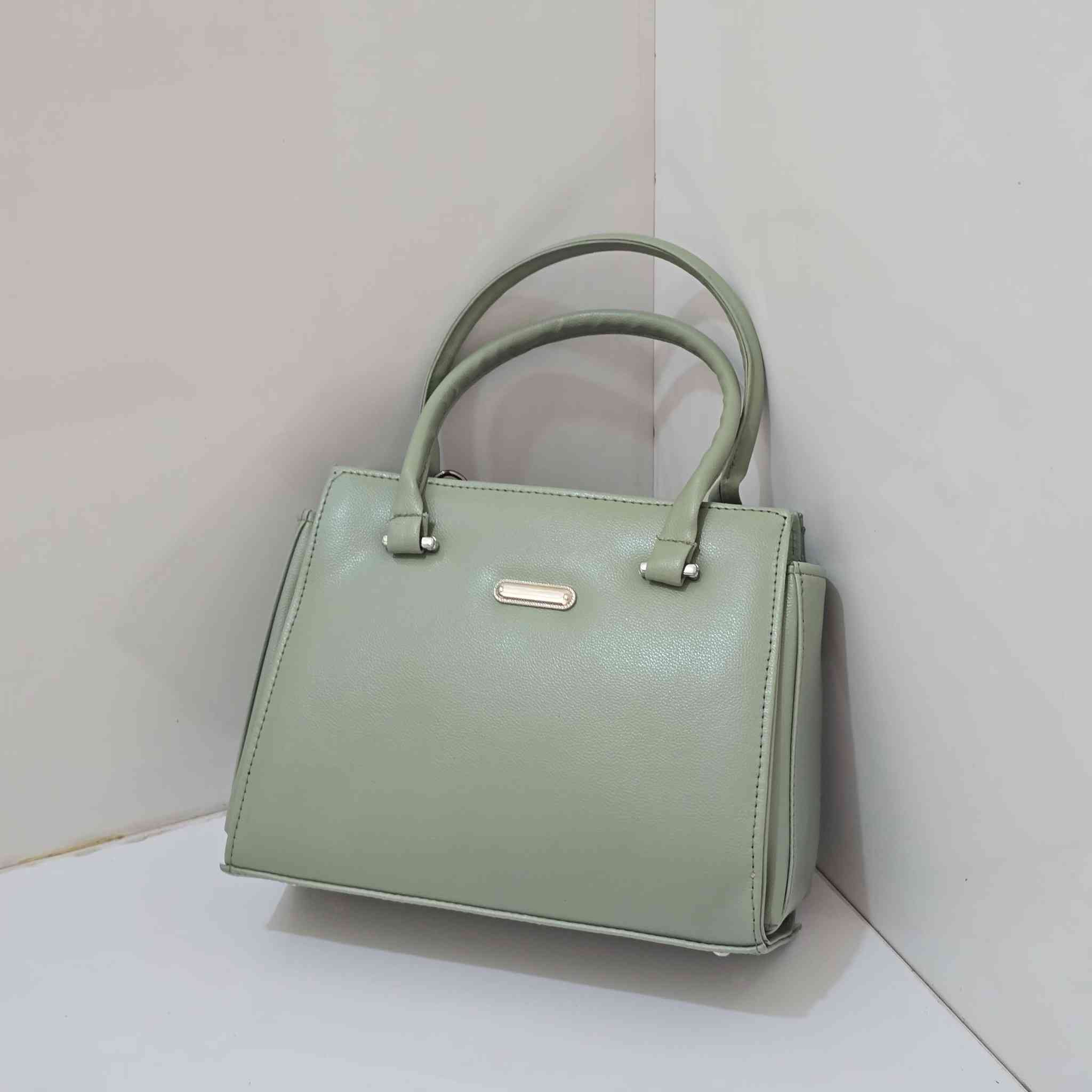 #هذا_الجمال_كله_ب١٠ الف فقط 
التوصيل لكل محافظات العراق صار #ب٣ الف فقط 

متوفره حسب الالوان المرفقه في الصور ❤❤❤

#اذا_حبيتي_تكون_اطلالتج_مميزه راسلينا ع البيج 
او الاتصال ع الرقم ✅️***********✅️

  #التوصيل لكل محافظات العراق صار   (٣) الف فقط
