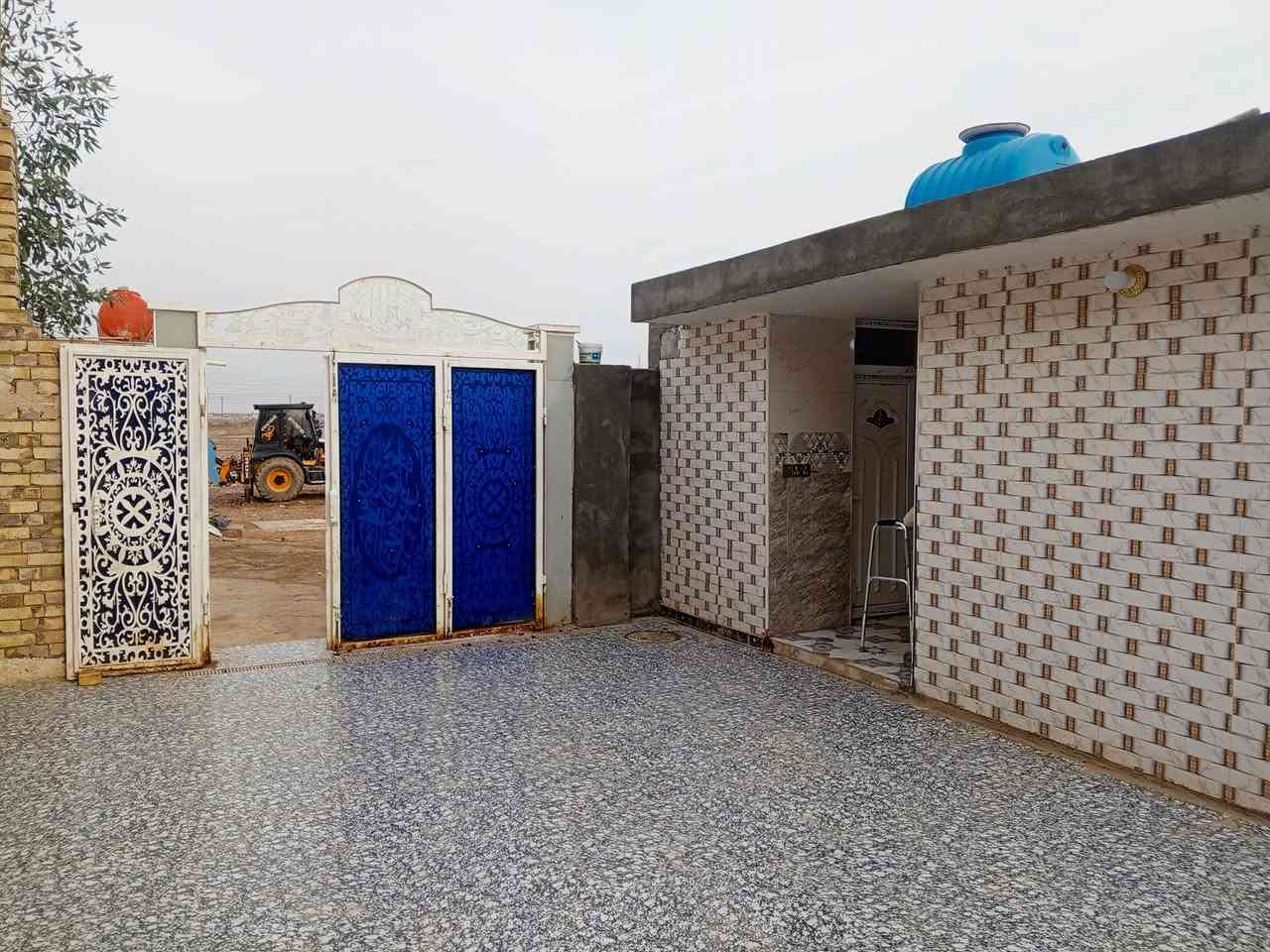 السلام عليكم 
يتوفر بيت للبيع بناء حديث
طابو زراعي عراقي سند، 25
مساحه البيت 400متر
يتوفر من ثلاث غرف موزع صاله ديوان كبير حديقه
الموقع ميسان طريق الحولي مقابل الالف دار 
السعر 120مليون وقابل للتفاوض 
الاستفسار الإتصال ‏‪‏‪***********‬‏
