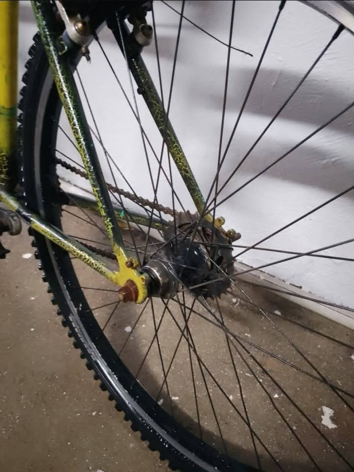 بايسكل بالة للبيع (مصبوغ) 
ينرادله شد براغي تايرات وتبديل جوبين وشوية تصليحات ب 22الف قفل للتواصل كورك: ***********
