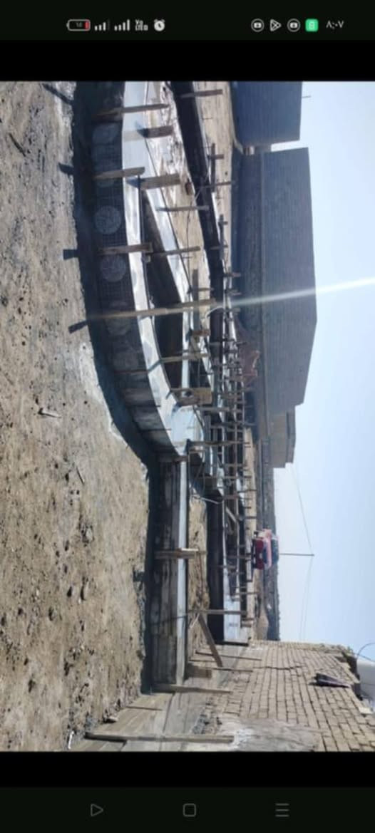 سلام عليكم قطعه للبيع مسحاته ٢٠٠ متر
خدمات ماء وكهرباء ومجاري مكانه حي الحسين 
*********** للإستفسار
