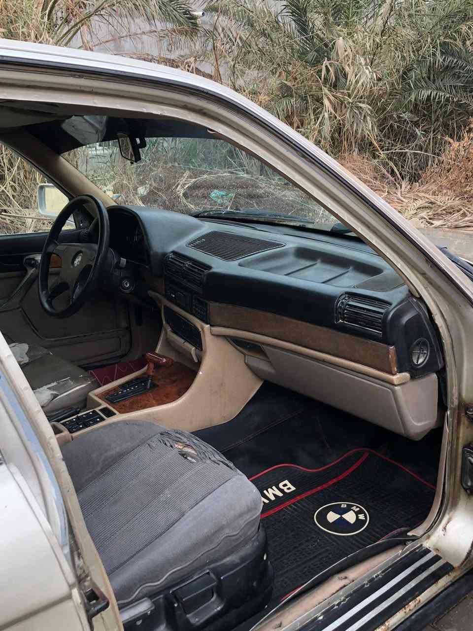 السلام عليكم 
سياره BMW
حجم 735
موديل 91
مكينه وگير خير من الله 
سياره حلوه ونضيفه 
كهربائتها كلها شغاله 
سياره جاهزه من كلشي 
العنوان بصره قضاء المدينه بني منصور 
علمًا ان سياره تحويل ثاني يوم
رقم الهاتف ***********
الاتصال وتساب ام شريحه
